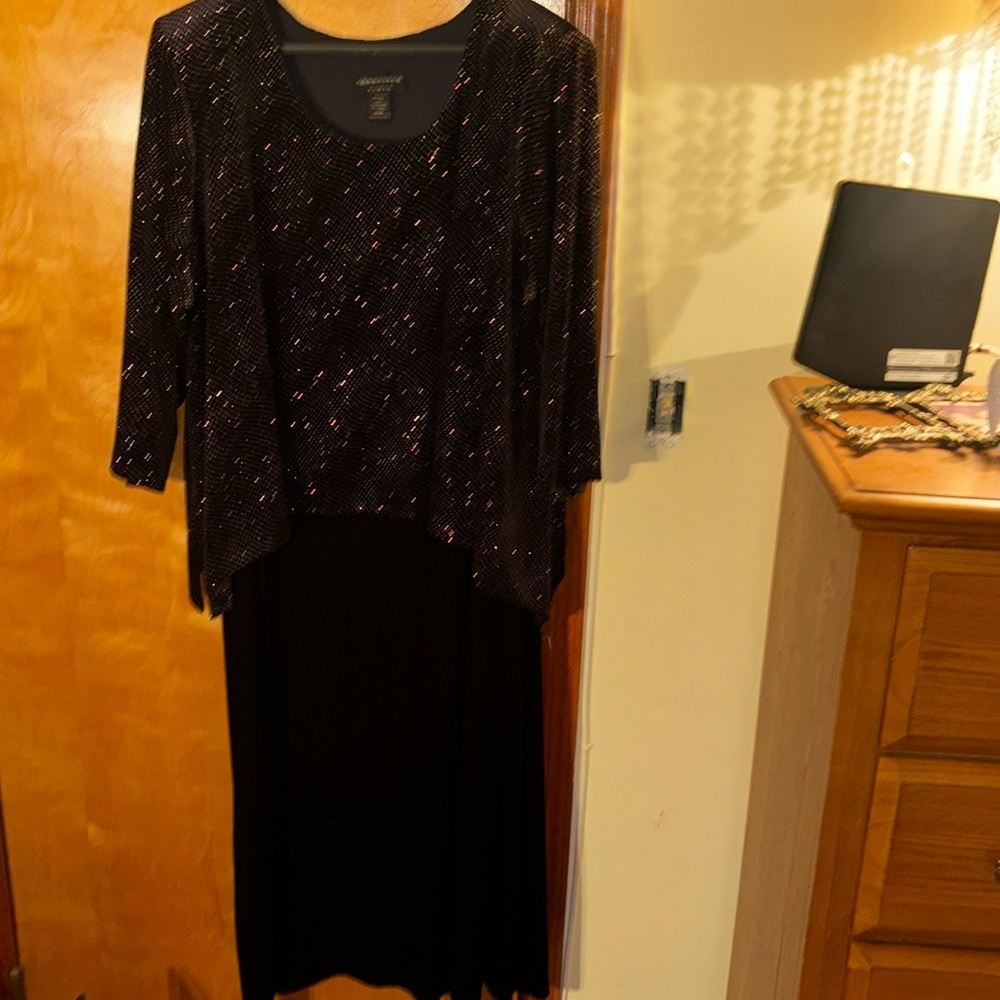 Connect woman, 28W dress